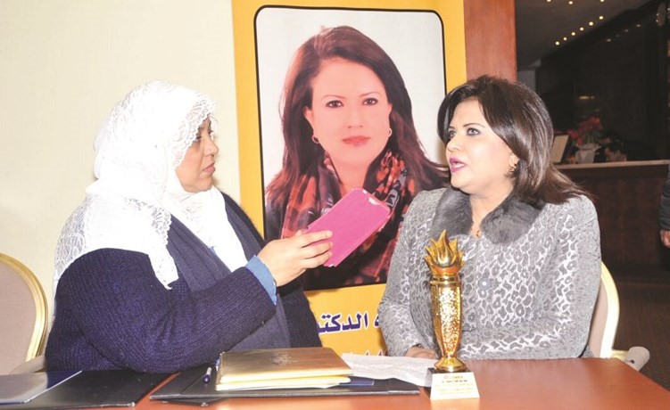  د.سعاد السويدان متحدثة إلى الزميلة هناء السيد﻿