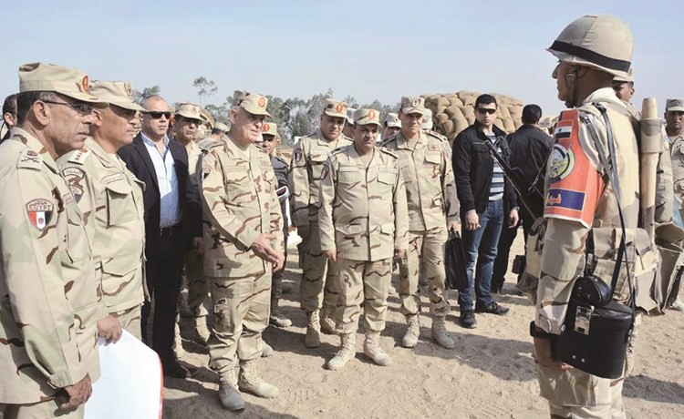 رئيس الأركان يشهد عددا من البيانات والأنشطة التدريبية والرياضية لطلبة الكلية الحربية ﻿