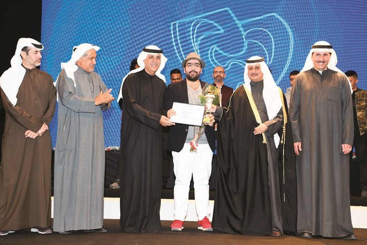 أفضل إضاءة ذهبت لعبدالله النصار عن مسرحية غفار الزلة﻿