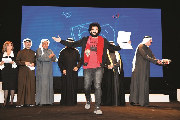 مهدي القصاب وجائزة الانباء لافضل ممثل واعد﻿
