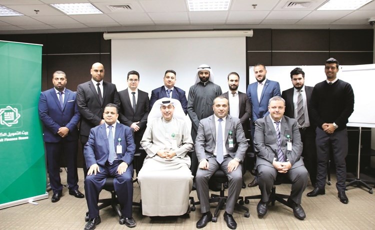 خالد السبيعي يتوسط المتدربين﻿