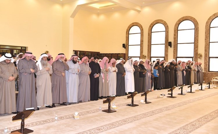 جانب من احياء سنة صلاة الاستسقاء في مسجد الفارس	(زين علام - عادل سلامة - ريليش كومار- محمد هنداوي)﻿