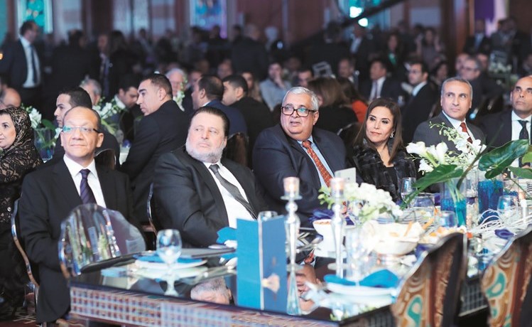 شيخة البحر وفيصل العيار مع نائب محافظ المركزي المصري جمال نجم (من اليمين) وحسن عبدالله رئيس البنك العربي الافريقي﻿