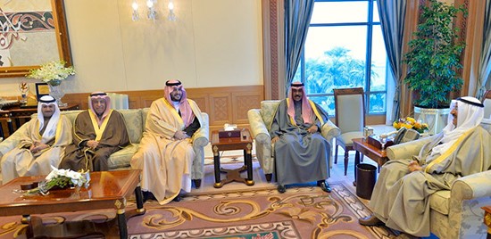 صاحب السمو الأمير الشيخ صباح الأحمد خلال استقباله المستشار بالديوان الملكي السعودي الأمير تركي بن محمد 
