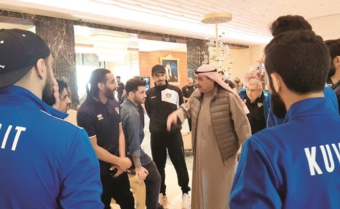 بالفيديو.. أحمد الفهد يحفز لاعبي «الأزرق»: انسوا الخسارة وعوضوها بأداء طيب أمام عُمان