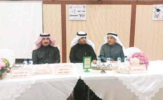  منصور الديحاني متوسطا فهد المطيري ومحمد العجمي﻿
