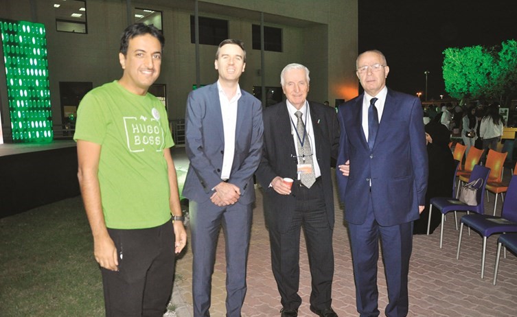 رئيس الكلية الأسترالية مع السفير الأسترالي﻿
