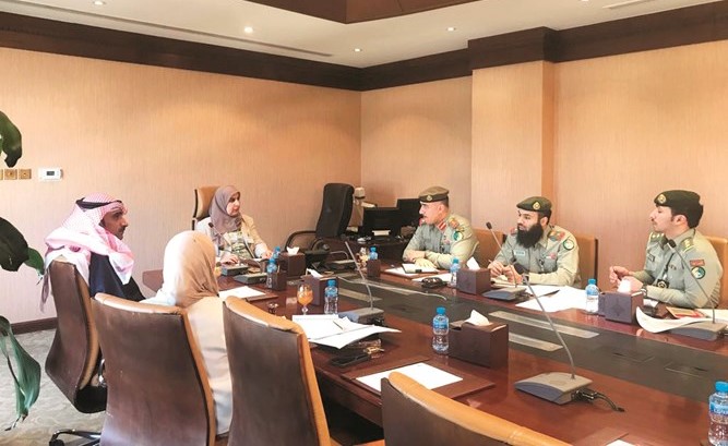 د.فاطمة الكندري خلال اجتماعها مع وفد الحرس الوطني﻿