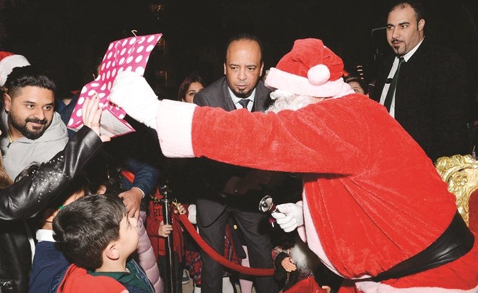 «شاطئ النخيل» يتلألأ في أعياد الميلاد لإسعاد الجميع
