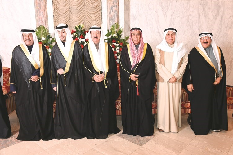 عبدالله السابج يهنئ المعرس ووالده صلاح القطان وأعمامه بدر وعبدالمحسن وم.حميد القطان﻿