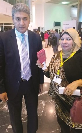الوزير شريف فتحي متحدثا إلى الزميلة ناهد إمام﻿