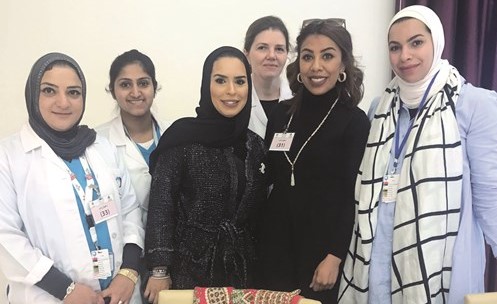 عدد من المشاركين في ركن معهد دسمان ﻿