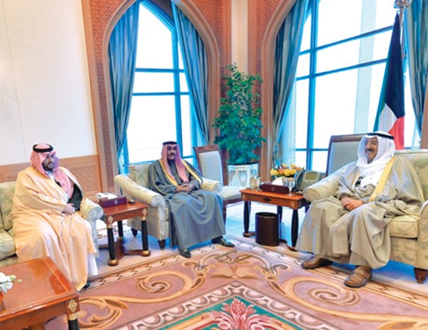 صاحب السمو الأمير الشيخ صباح الأحمد خلال استقباله المستشار بالديوان الملكي في المملكة العربية السعودية  صاحب السمو الملكي الأمير تركي بن محمد بن فهد بن عبدالعزيز بحضور سمو ولي العهد الشيخ نواف الأحمد 