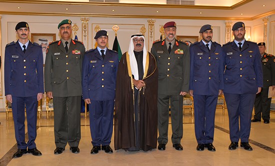 وزير الدفاع مقلداً كوكبة من الضباط الجدد رتبهم: ضعوا مصلحة الوطن والمحافظة عليه نصب أعينكم