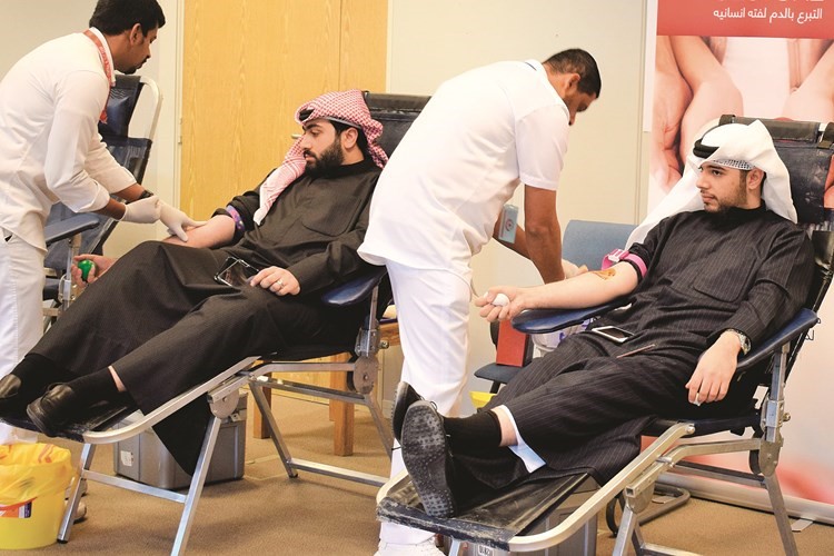 جانب من عملية التبرع بالدم﻿