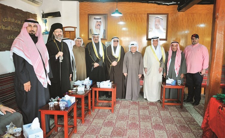 القس عمانويل غريب مستقبلا عبدالإله معرفي وعبدالفتاح معرفي وسميح جوهر حيات وعددا من المهنئين﻿