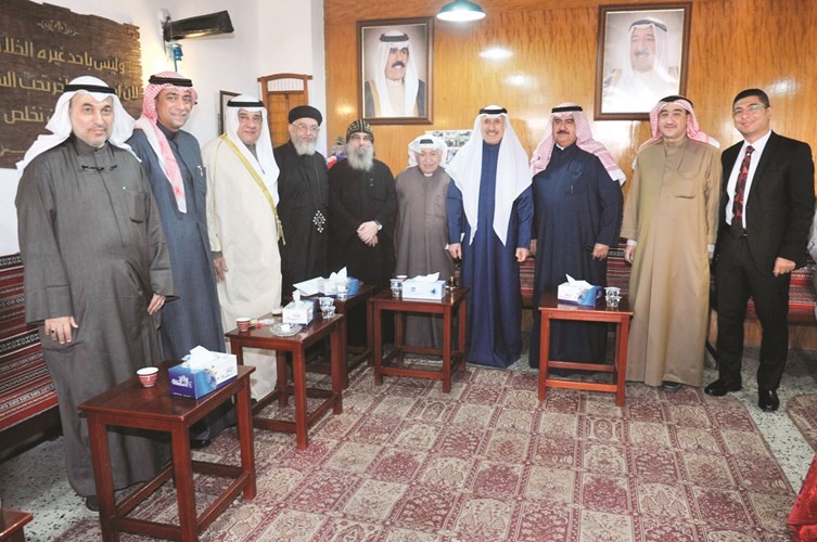 ثابت المهنا والقمص بيجول وعدد من المهنئين مع القس عمانويل غريب﻿
