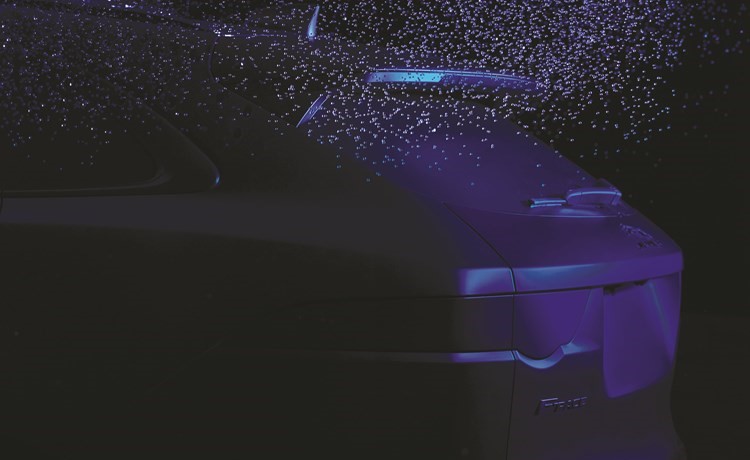 «جاكوار» تنتج فيلماً دعائياً جديداً للاحتفاء بنجاح F-PACE