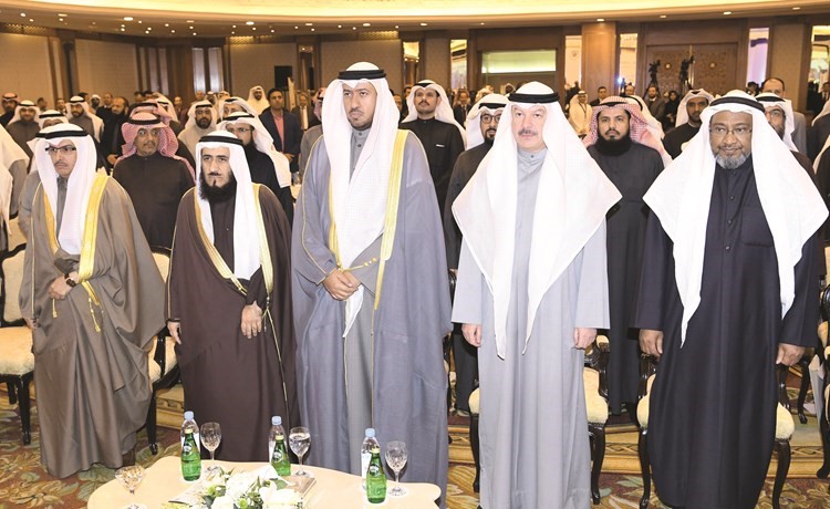 المستشار د. فهد العفاسي وم.فريد عمادي وعبداللطيف السريع في مقدمة الحضور﻿