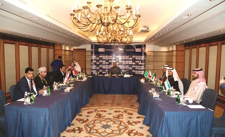 رئيس اللجنة الاعلامية الزميل سطام السهلي خلال الاجتماع ﻿