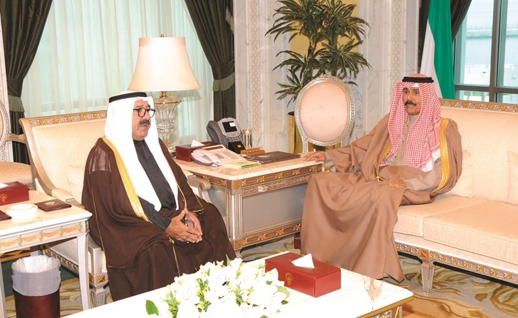 سمو ولي العهد الشيخ نواف الاحمد مستقبلا الشيخ ناصر صباح الاحمد ﻿