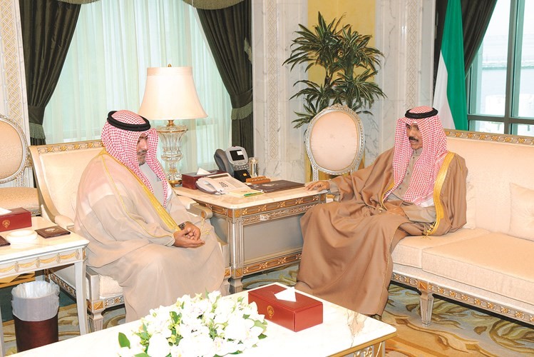 سمو ولي العهد الشيخ نواف الاحمد مستقبلا الشيخ ثامر العلي ﻿