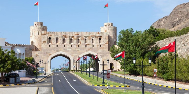 عُمان تُرجئ تطبيق ضريبة القيمة المضافة إلى 2019
