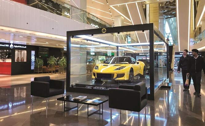 لوتس الغانم عرضت أيقونتها Evora 400 في «الحمراء»