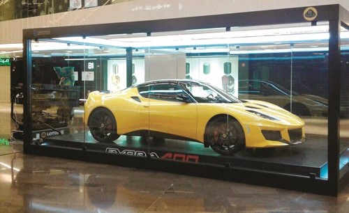 لوتس الغانم عرضت أيقونتها Evora 400 في «الحمراء»