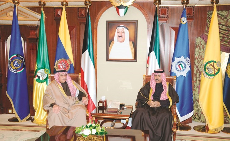 سمو ولي العهد الشيخ نواف الأحمد مستقبلا الشيخ خالد الجراح﻿