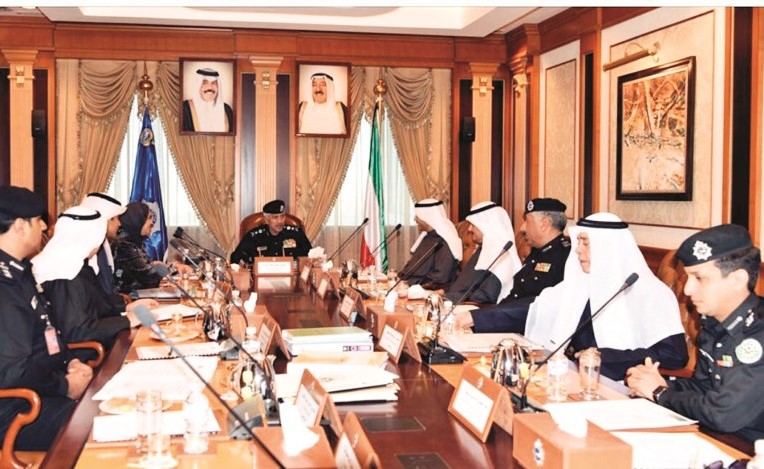 الفريق محمود الدوسري مترئسا الاجتماع﻿