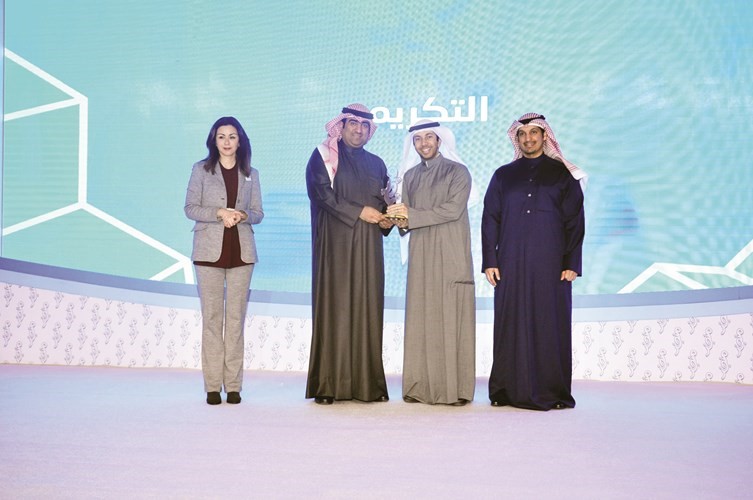 تكريم ضاري الحويل﻿