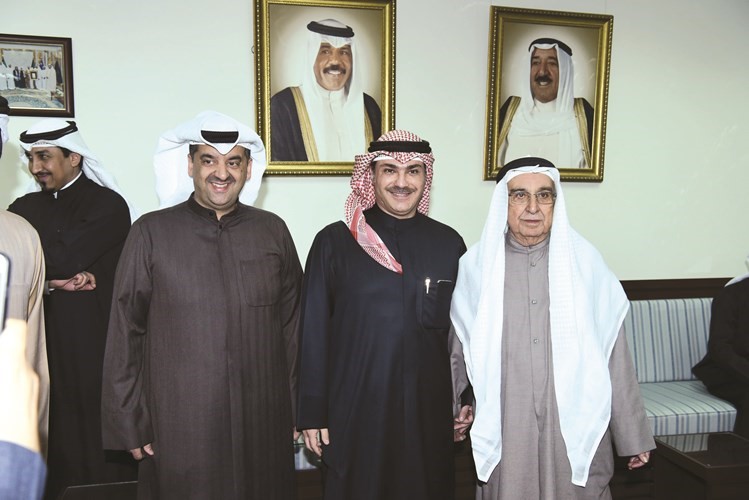 الشيخ خالد العبدالله ووليد الخشتي وأحد الحضور﻿