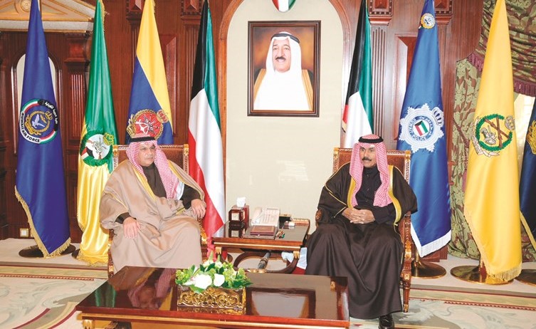 سمو ولي العهد الشيخ نواف الأحمد مستقبلا الشيخ خالد الجراح﻿