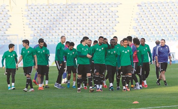 الأبيض الاماراتي انهى تدريبه الاخير قبل مواجهة الازرق