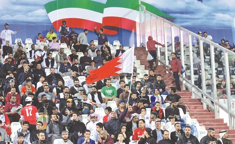 تشجيع بحريني في المدرجات          (قاسم باشا)﻿