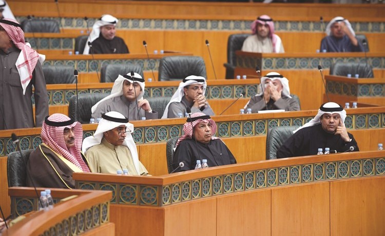 الشيخ صباح الخالد والشيخ خالد الجراح وم. عادل الخرافي وفيصل الكندري اثناء الجلسة﻿