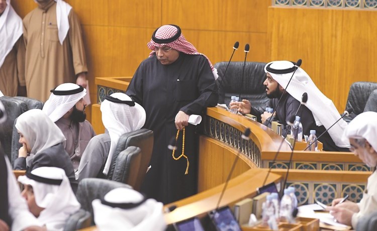 الشيخ خالد الجراح في نقاش مع عبدالله فهاد ود. محمد الحويلة﻿