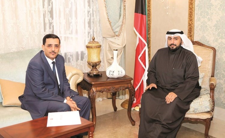 الشيخ د.باسل الصباح خلال استقباله السفير اليمني د.علي بن سفاع﻿
