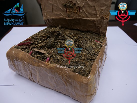 جمارك المطار تُوقع بوافدين حاولا تهريب 2 كيلو وربع ماريجوانا و1500 حبة ترامادول