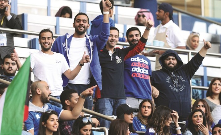 مساندة كبيرة للأزرق من قبل الجماهير﻿