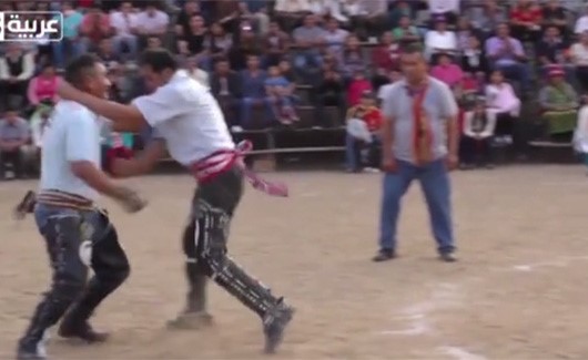 بالفيديو.. طريقة "غريبة" للاحتفال بتوديع العام
