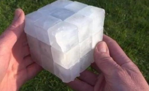 بالفيديو.. بريطاني يصنع مكعب روبيك من قطع الجليد