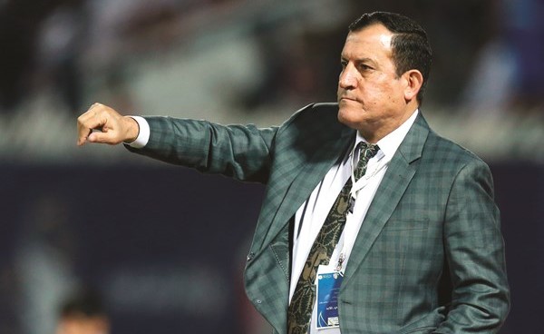 المدرب العراقي باسم قاسم اوصل منتخب بلاده الى نصف النهائي﻿