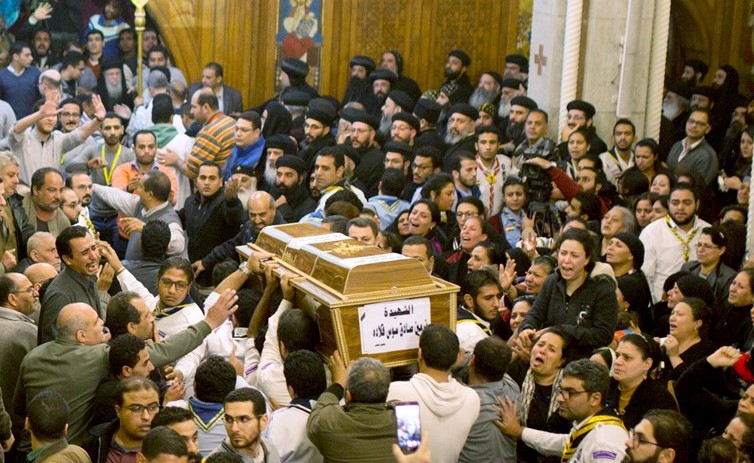 كنيسة العذراء في حلوان احتضنت جنازة جماعية لشهداء كنيسة مار مينا 	(أ.پ)﻿