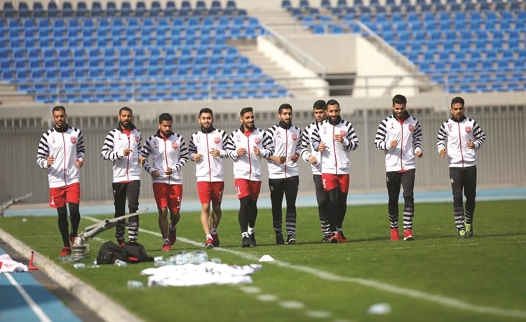 لاعبو المنتخب البحريني يتدربون في ستاد نادي اليرموك﻿