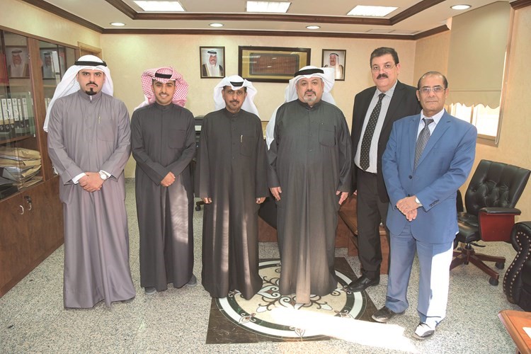 راشد العازمي متوسطا هاني مختار ومحمد العازمي والزميل عبدالكريم العبدالله﻿