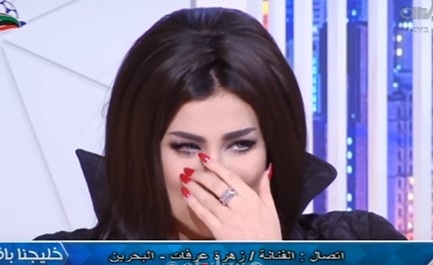 بالفيديو.."حليمة بولند" تبكي على الهواء مباشرة بسبب فنانة خليجية.. وهكذا انتهى الموقف بينهما!