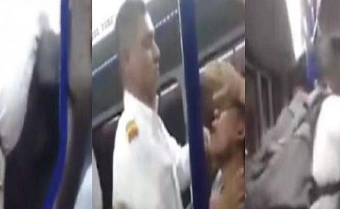 بالفيديو.. سائق حافلة يلقن راكب درسا قاسيا بسبب جرس