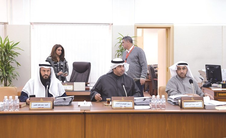 جانب من اجتماع سابق للجنة الشؤون التشريعية﻿